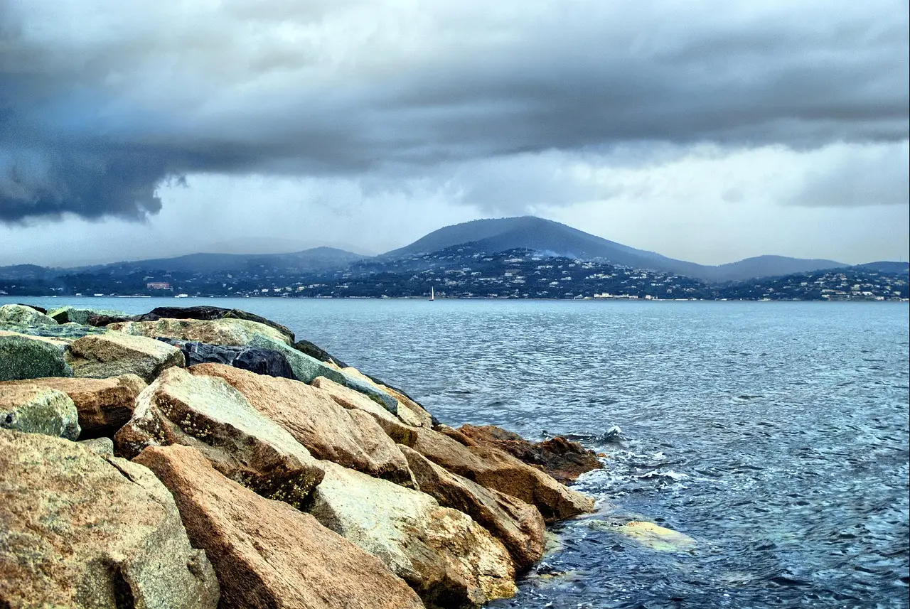 Monaco ties Nice helicopter operating rights to sustainable-fuel commitment - Monaco Life